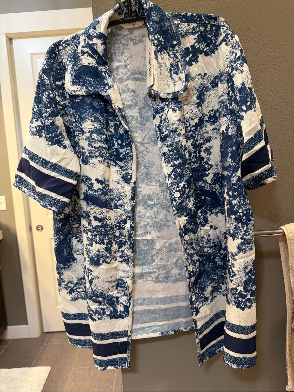 Blue Toile Print Short Sleeve Shirt - Women's Blue Toile Top & Shorts- NWT - Picture 6 of 10